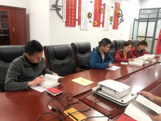 國檢集團(tuán)•云南合信黨支部組織學(xué)習(xí)《習(xí)近平談治國理政》第三卷內(nèi)容