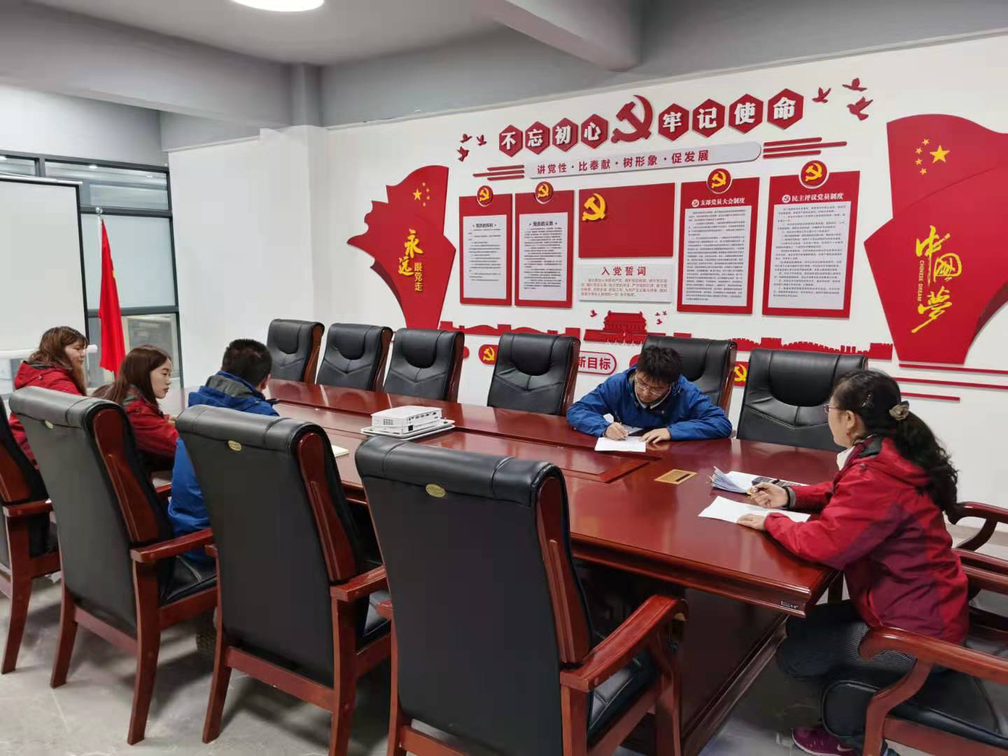 增強法制意識，弘揚憲法精神 ——云南合信工程檢測咨詢有限公司黨支部開展“國家憲法日”主題黨日活動